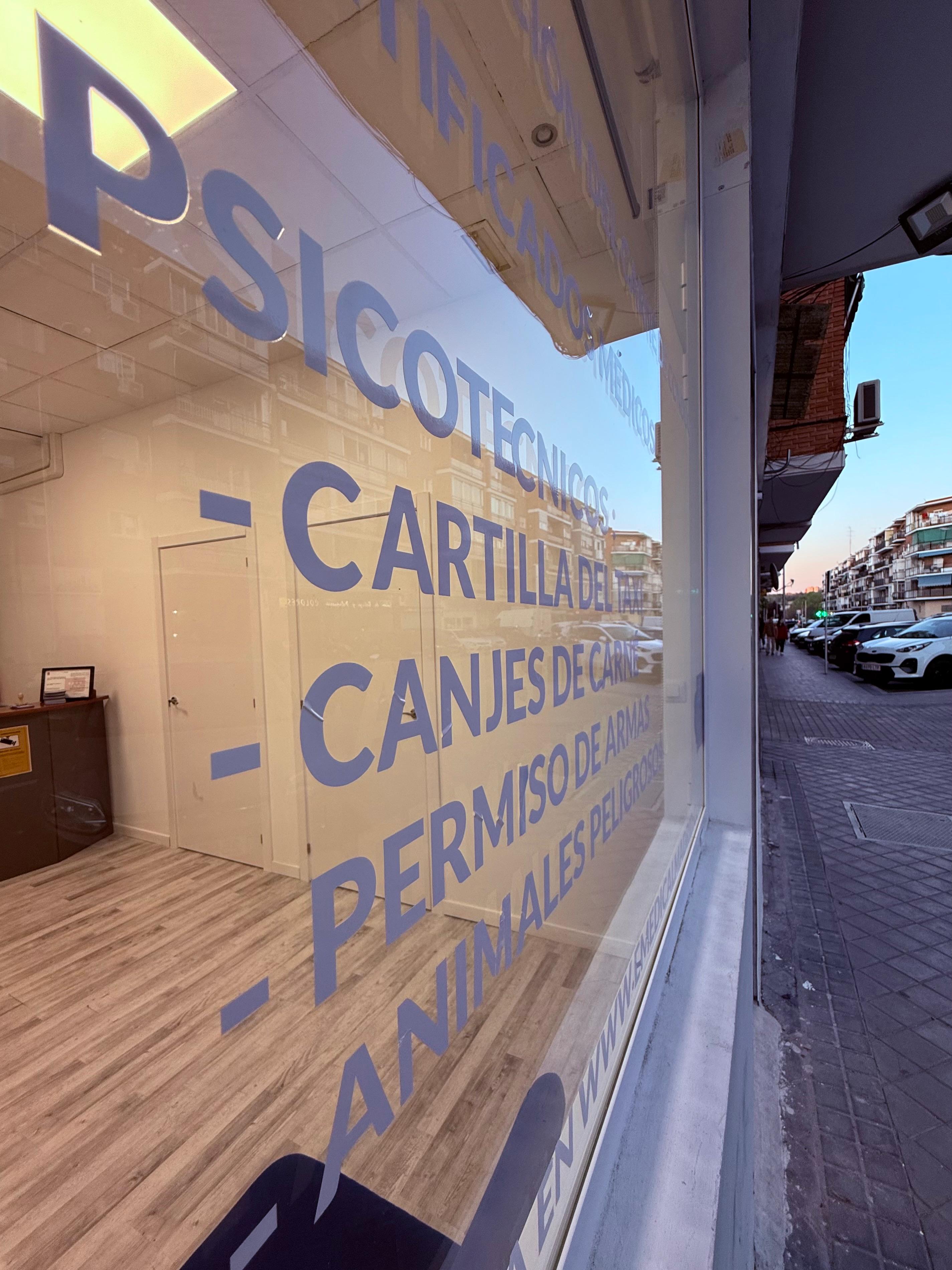 Centro médico Emedical Madrid en Usera, sala de reconocimientos psicotécnicos